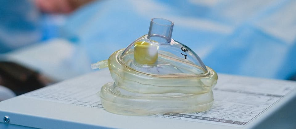 Medical mask for administering gas anesthetic on a sterile surface