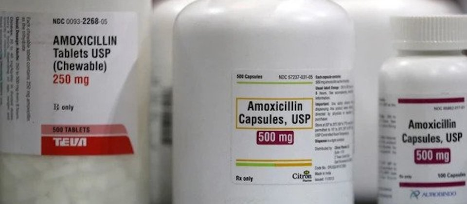 close up of amoxicillin antibiotic capsule bottle