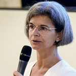 Professor Giuditta Cordero-Moss speaking into a microphone.