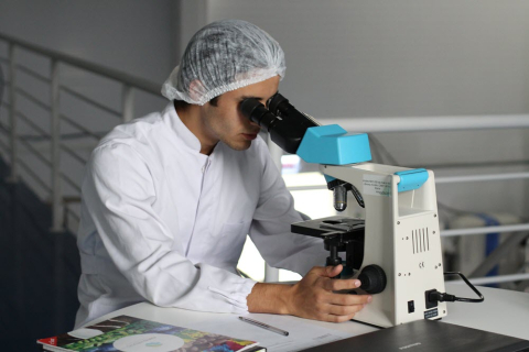 researcher in labratory