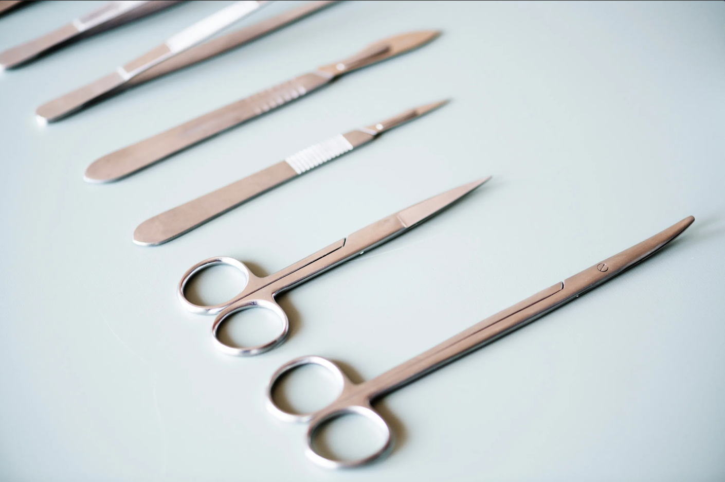 Lined up surgery tools 