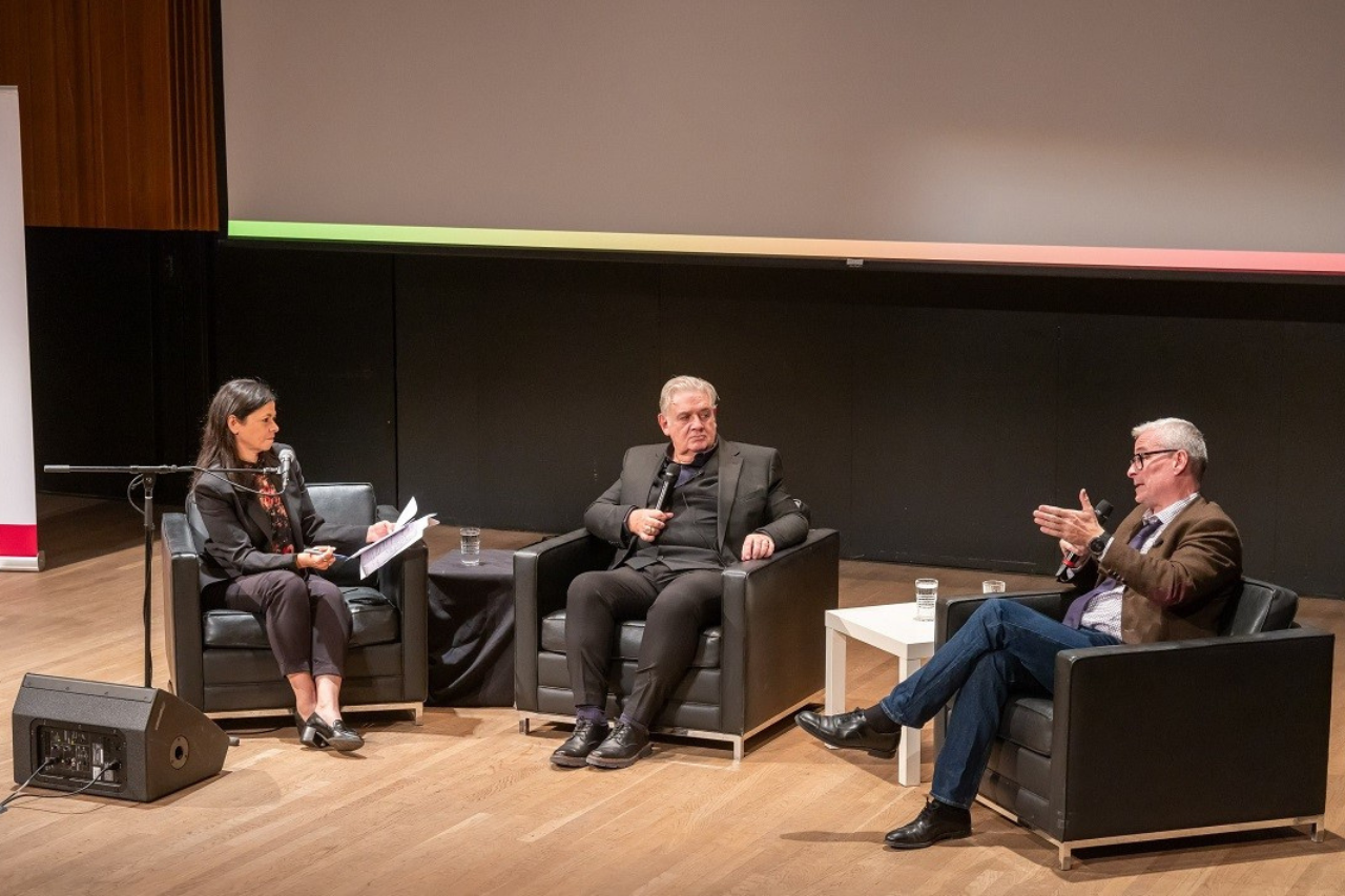 Novelist Cónal Creedon and evolutionary geneticist Eske Willerslev discussing on stage at the Beatty Lecture