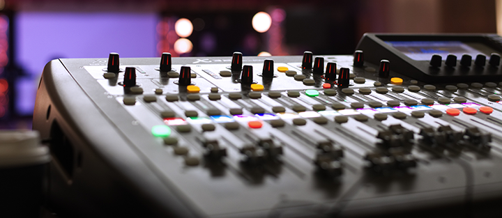 audio mixing console