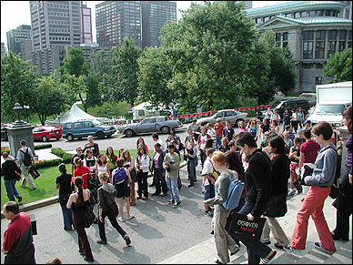 Students starting life at McGill with a tour during Discover McGill, credits MARCI DENESIUK