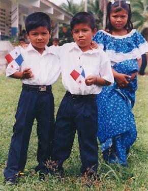 Children with Panama flags