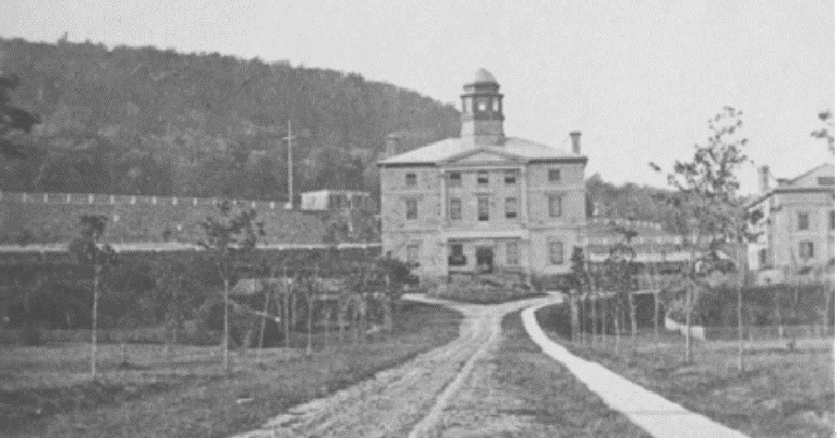 Early photo of McGill University (1821)