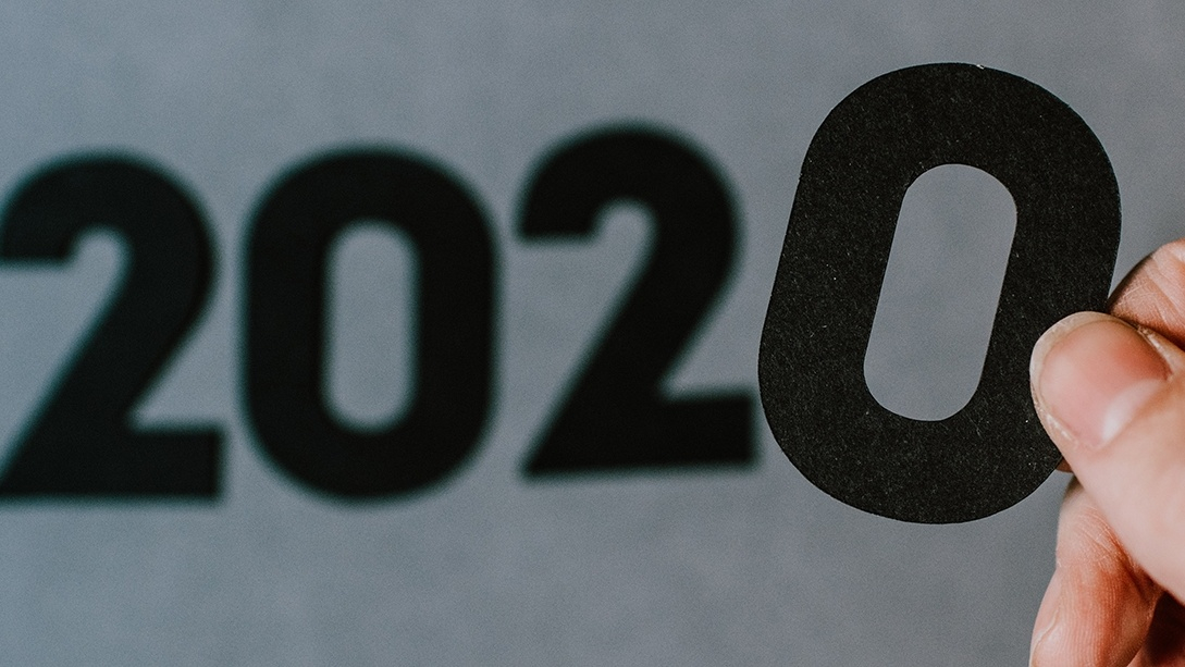 2020 with a hand holidng the 0
